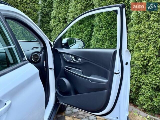 Белый Хендай Kona, объемом двигателя 0 л и пробегом 15 тыс. км за 16700 $, фото 26 на Automoto.ua