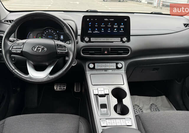 Белый Хендай Kona, объемом двигателя 0 л и пробегом 70 тыс. км за 16950 $, фото 64 на Automoto.ua