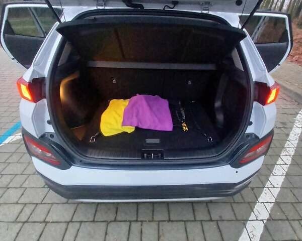 Білий Хендай Kona, об'ємом двигуна 0 л та пробігом 93 тис. км за 18950 $, фото 29 на Automoto.ua
