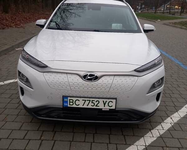 Білий Хендай Kona, об'ємом двигуна 0 л та пробігом 93 тис. км за 18950 $, фото 52 на Automoto.ua