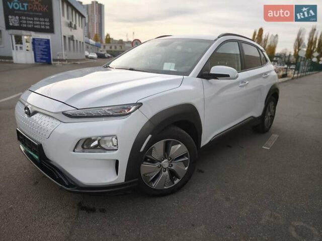 Белый Хендай Kona, объемом двигателя 0 л и пробегом 129 тыс. км за 17777 $, фото 2 на Automoto.ua