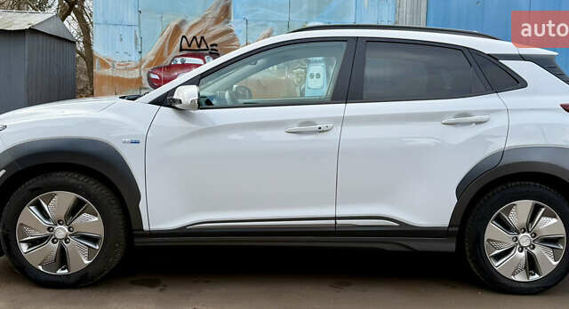 Білий Хендай Kona, об'ємом двигуна 0 л та пробігом 125 тис. км за 16999 $, фото 6 на Automoto.ua