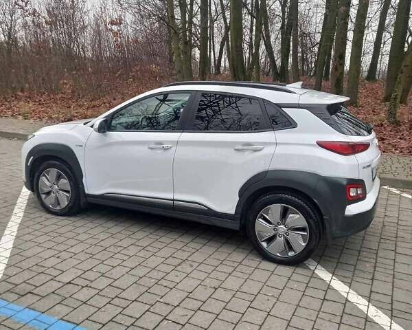 Білий Хендай Kona, об'ємом двигуна 0 л та пробігом 93 тис. км за 18950 $, фото 43 на Automoto.ua