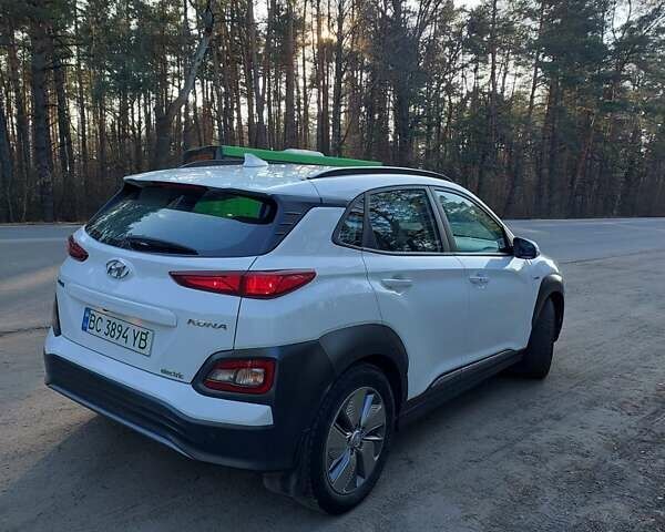 Белый Хендай Kona, объемом двигателя 0 л и пробегом 98 тыс. км за 13900 $, фото 1 на Automoto.ua