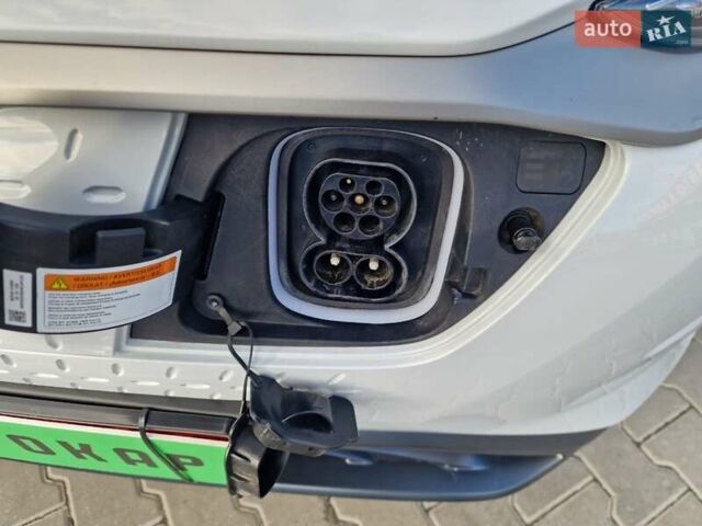 Белый Хендай Kona, объемом двигателя 0 л и пробегом 70 тыс. км за 16500 $, фото 4 на Automoto.ua