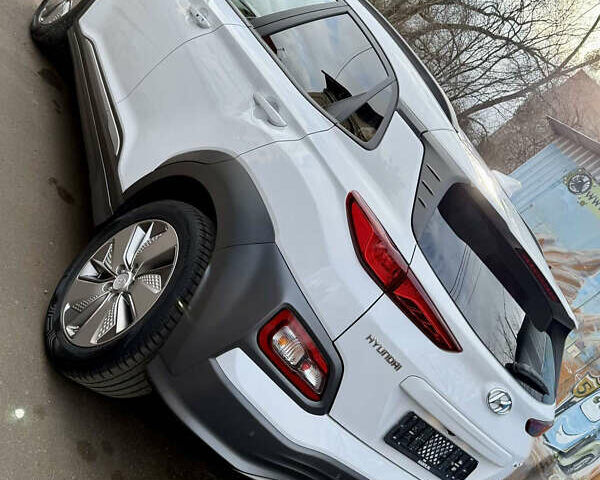 Білий Хендай Kona, об'ємом двигуна 0 л та пробігом 125 тис. км за 16999 $, фото 10 на Automoto.ua