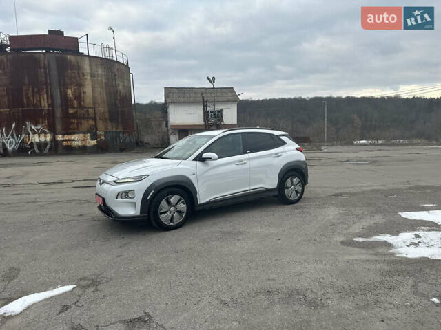 Белый Хендай Kona, объемом двигателя 0 л и пробегом 51 тыс. км за 15100 $, фото 10 на Automoto.ua