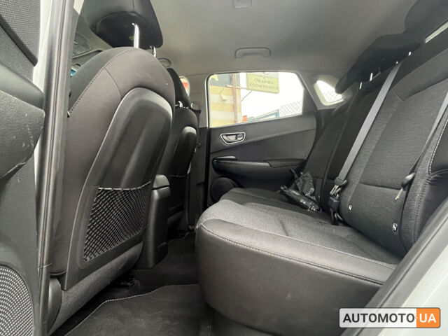 Білий Хендай Kona, об'ємом двигуна 39 л та пробігом 46 тис. км за 16999 $, фото 24 на Automoto.ua