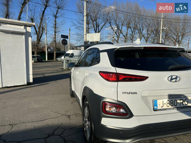 Белый Хендай Kona, объемом двигателя 0 л и пробегом 109 тыс. км за 16396 $, фото 4 на Automoto.ua