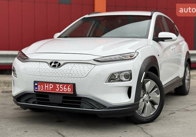 Белый Хендай Kona, объемом двигателя 0 л и пробегом 70 тыс. км за 16950 $, фото 1 на Automoto.ua