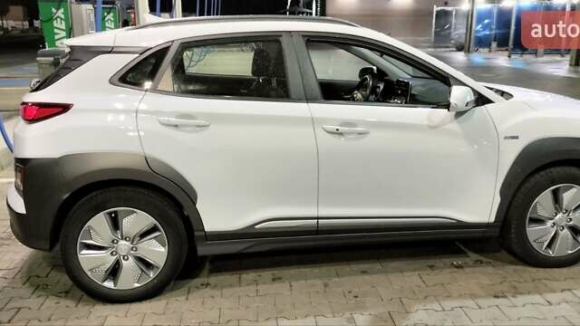 Білий Хендай Kona, об'ємом двигуна 0 л та пробігом 149 тис. км за 17000 $, фото 32 на Automoto.ua