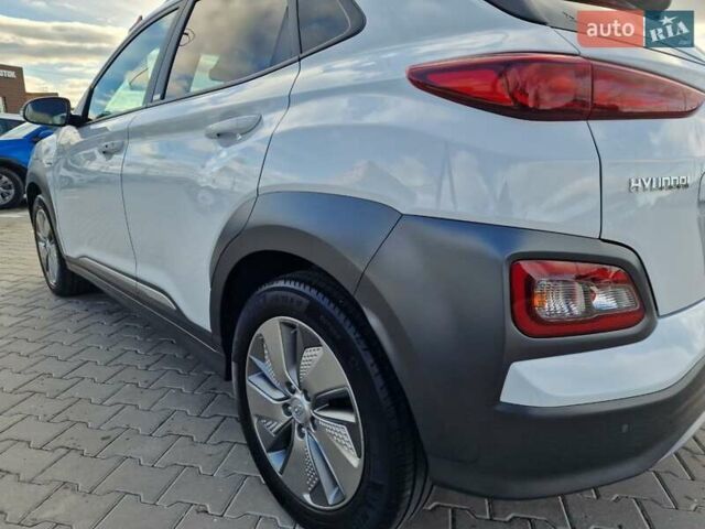Белый Хендай Kona, объемом двигателя 0 л и пробегом 70 тыс. км за 16500 $, фото 16 на Automoto.ua