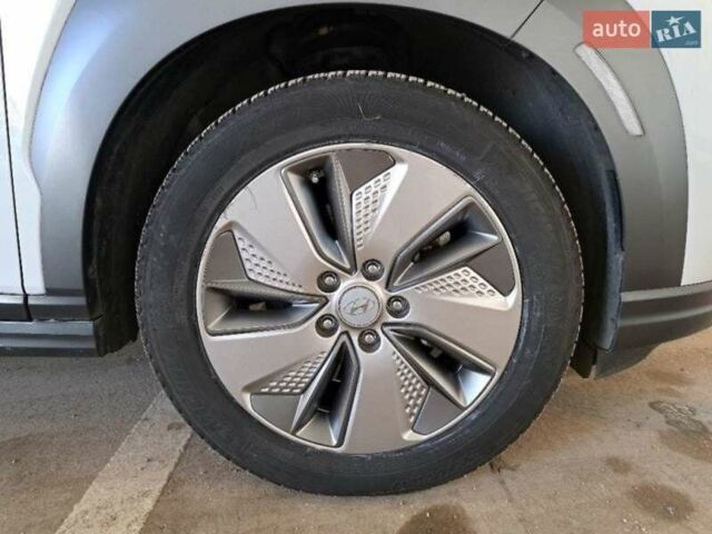 Білий Хендай Kona, об'ємом двигуна 0 л та пробігом 32 тис. км за 16500 $, фото 3 на Automoto.ua