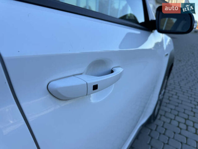 Білий Хендай Kona, об'ємом двигуна 0 л та пробігом 92 тис. км за 17200 $, фото 26 на Automoto.ua