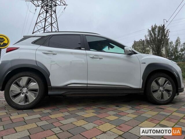 Білий Хендай Kona, об'ємом двигуна 39 л та пробігом 46 тис. км за 16999 $, фото 7 на Automoto.ua