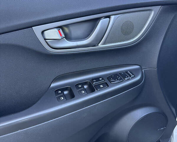 Білий Хендай Kona, об'ємом двигуна 0 л та пробігом 92 тис. км за 17200 $, фото 32 на Automoto.ua