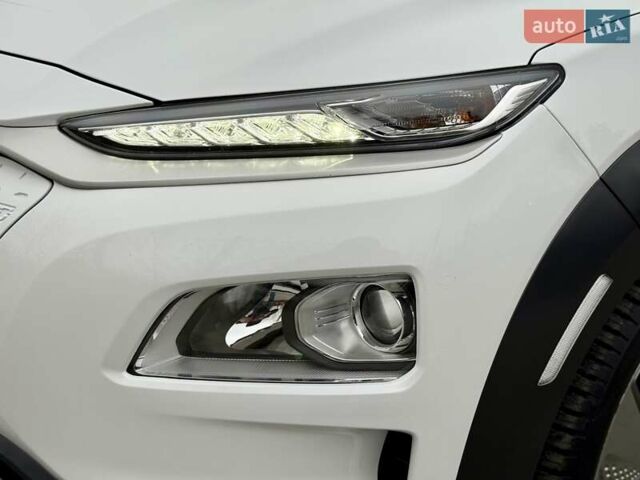 Белый Хендай Kona, объемом двигателя 0 л и пробегом 115 тыс. км за 17250 $, фото 22 на Automoto.ua
