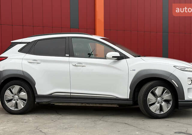 Белый Хендай Kona, объемом двигателя 0 л и пробегом 70 тыс. км за 16950 $, фото 9 на Automoto.ua