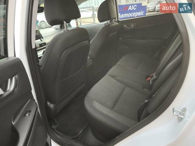 Белый Хендай Kona, объемом двигателя 0 л и пробегом 129 тыс. км за 17777 $, фото 31 на Automoto.ua