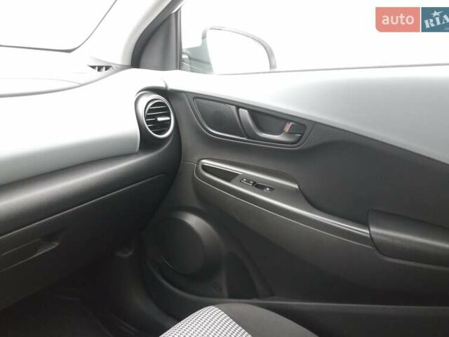 Білий Хендай Kona, об'ємом двигуна 2 л та пробігом 58 тис. км за 17900 $, фото 18 на Automoto.ua