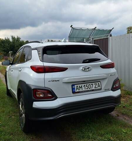 Белый Хендай Kona, объемом двигателя 0 л и пробегом 55 тыс. км за 16500 $, фото 1 на Automoto.ua