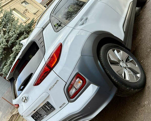 Білий Хендай Kona, об'ємом двигуна 0 л та пробігом 125 тис. км за 16999 $, фото 9 на Automoto.ua