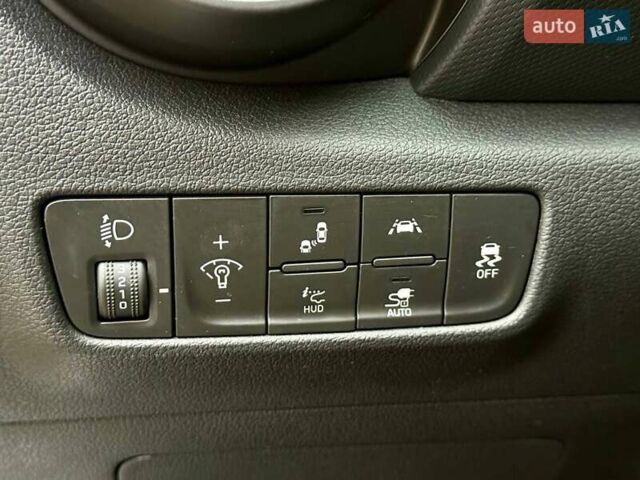 Белый Хендай Kona, объемом двигателя 0 л и пробегом 70 тыс. км за 17700 $, фото 18 на Automoto.ua