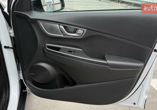 Белый Хендай Kona, объемом двигателя 0 л и пробегом 70 тыс. км за 16950 $, фото 54 на Automoto.ua