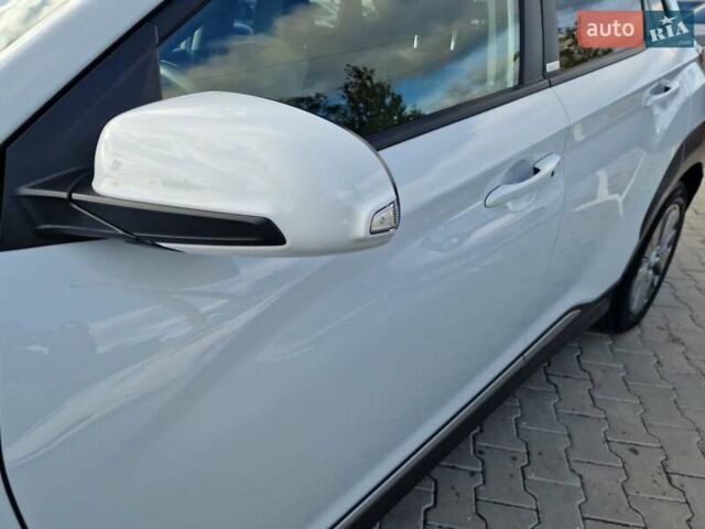 Белый Хендай Kona, объемом двигателя 0 л и пробегом 70 тыс. км за 16500 $, фото 20 на Automoto.ua