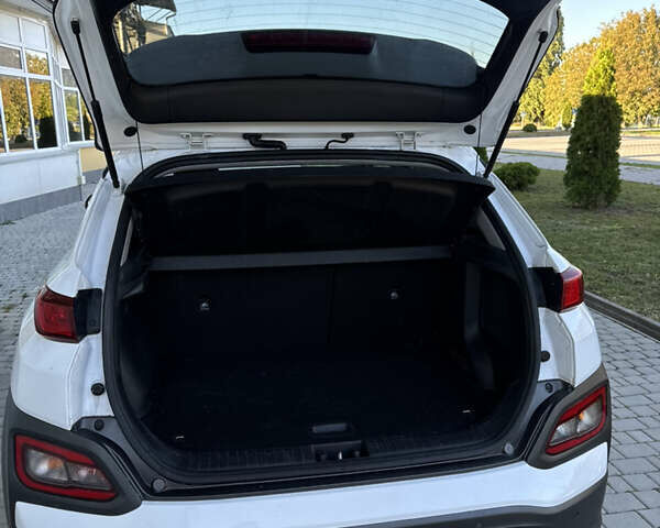 Білий Хендай Kona, об'ємом двигуна 0 л та пробігом 92 тис. км за 17200 $, фото 7 на Automoto.ua
