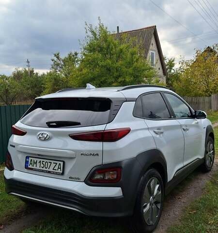 Белый Хендай Kona, объемом двигателя 0 л и пробегом 55 тыс. км за 16500 $, фото 7 на Automoto.ua