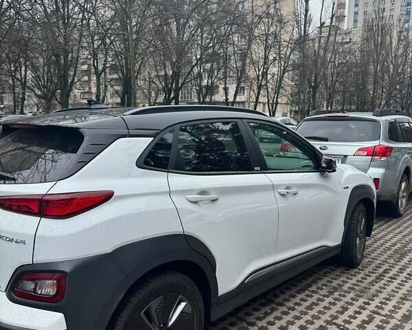 Белый Хендай Kona, объемом двигателя 0 л и пробегом 39 тыс. км за 17800 $, фото 8 на Automoto.ua