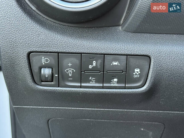 Білий Хендай Kona, об'ємом двигуна 0 л та пробігом 64 тис. км за 17500 $, фото 11 на Automoto.ua