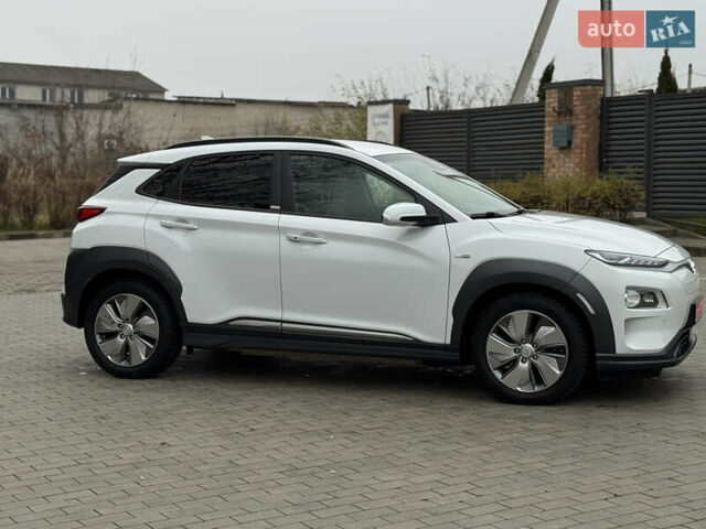 Білий Хендай Kona, об'ємом двигуна 0 л та пробігом 82 тис. км за 18500 $, фото 25 на Automoto.ua