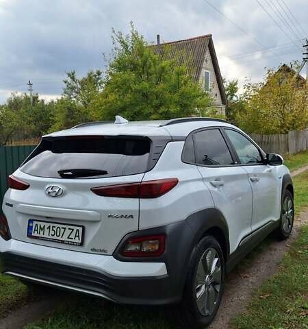 Белый Хендай Kona, объемом двигателя 0 л и пробегом 55 тыс. км за 16500 $, фото 4 на Automoto.ua
