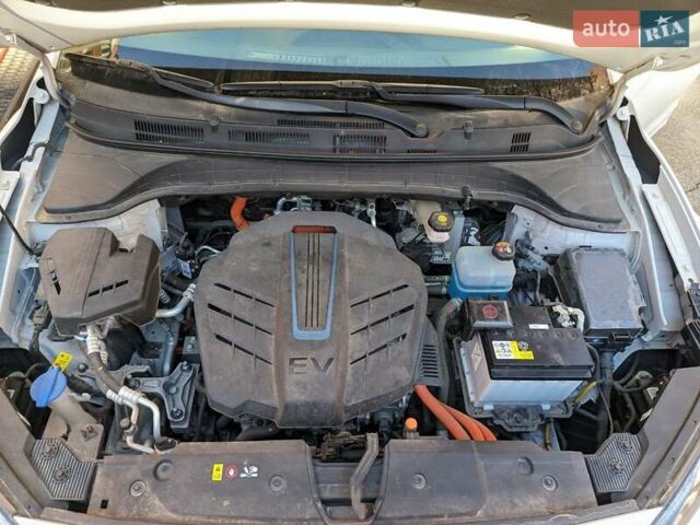 Білий Хендай Kona, об'ємом двигуна 0 л та пробігом 98 тис. км за 19000 $, фото 6 на Automoto.ua