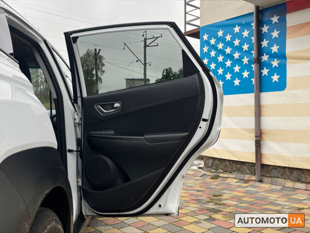 Білий Хендай Kona, об'ємом двигуна 39 л та пробігом 46 тис. км за 16999 $, фото 27 на Automoto.ua