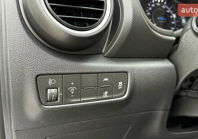 Белый Хендай Kona, объемом двигателя 0 л и пробегом 70 тыс. км за 16950 $, фото 25 на Automoto.ua