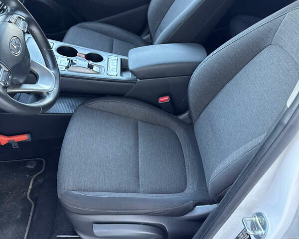 Білий Хендай Kona, об'ємом двигуна 0 л та пробігом 92 тис. км за 17200 $, фото 4 на Automoto.ua