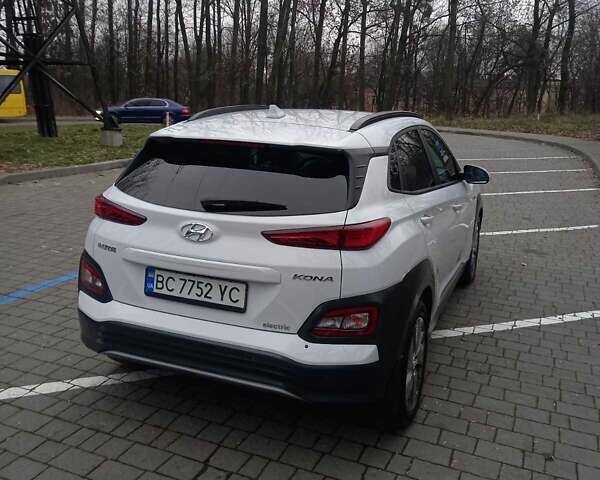Білий Хендай Kona, об'ємом двигуна 0 л та пробігом 93 тис. км за 18950 $, фото 64 на Automoto.ua