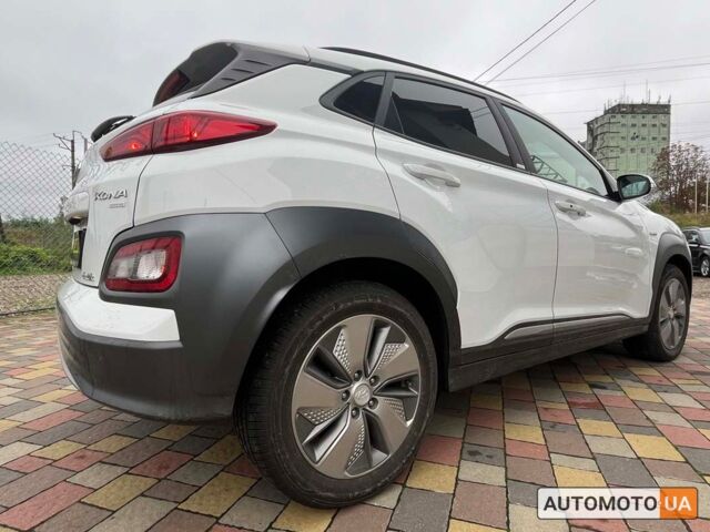 Білий Хендай Kona, об'ємом двигуна 39 л та пробігом 46 тис. км за 16999 $, фото 6 на Automoto.ua