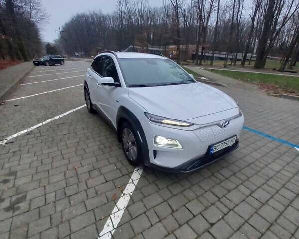 Білий Хендай Kona, об'ємом двигуна 0 л та пробігом 93 тис. км за 18950 $, фото 17 на Automoto.ua