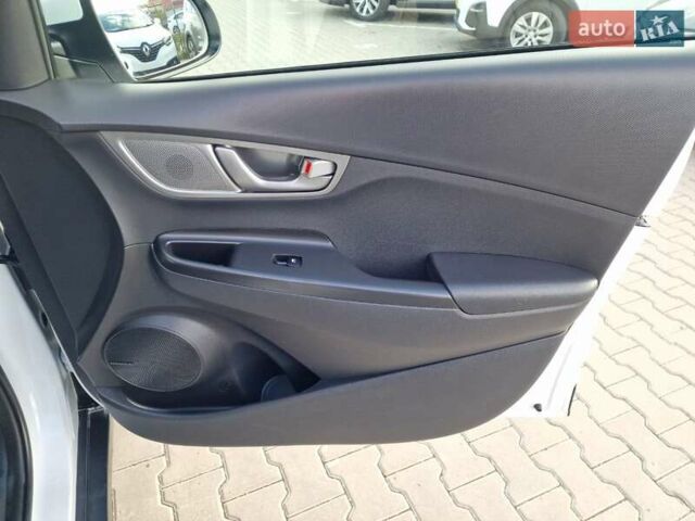 Белый Хендай Kona, объемом двигателя 0 л и пробегом 70 тыс. км за 16500 $, фото 40 на Automoto.ua