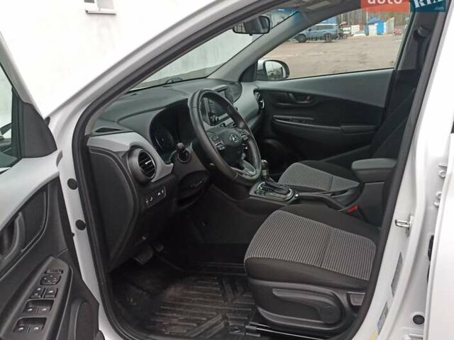 Білий Хендай Kona, об'ємом двигуна 2 л та пробігом 58 тис. км за 17900 $, фото 10 на Automoto.ua