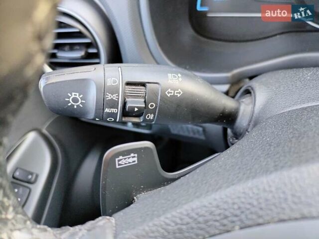 Білий Хендай Kona, об'ємом двигуна 0 л та пробігом 149 тис. км за 17000 $, фото 2 на Automoto.ua