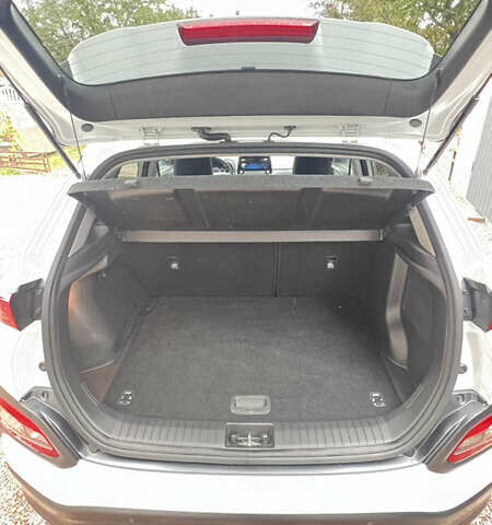 Білий Хендай Kona, об'ємом двигуна 0 л та пробігом 47 тис. км за 17300 $, фото 8 на Automoto.ua
