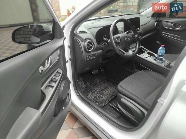 Белый Хендай Kona, объемом двигателя 0 л и пробегом 149 тыс. км за 17400 $, фото 14 на Automoto.ua