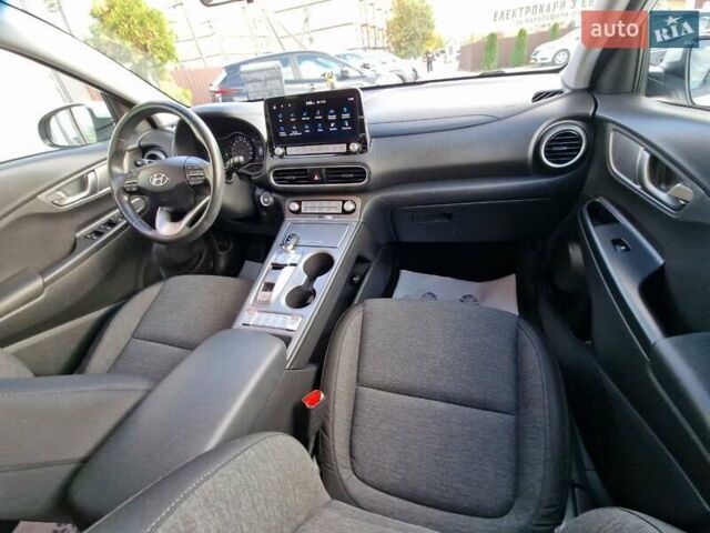 Белый Хендай Kona, объемом двигателя 0 л и пробегом 70 тыс. км за 16500 $, фото 43 на Automoto.ua