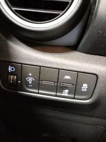 Білий Хендай Kona, об'ємом двигуна 0 л та пробігом 149 тис. км за 17000 $, фото 33 на Automoto.ua