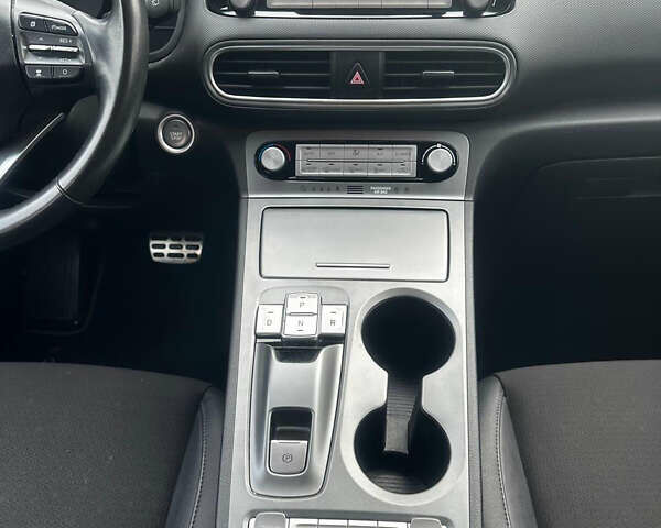 Белый Хендай Kona, объемом двигателя 0 л и пробегом 130 тыс. км за 19200 $, фото 18 на Automoto.ua